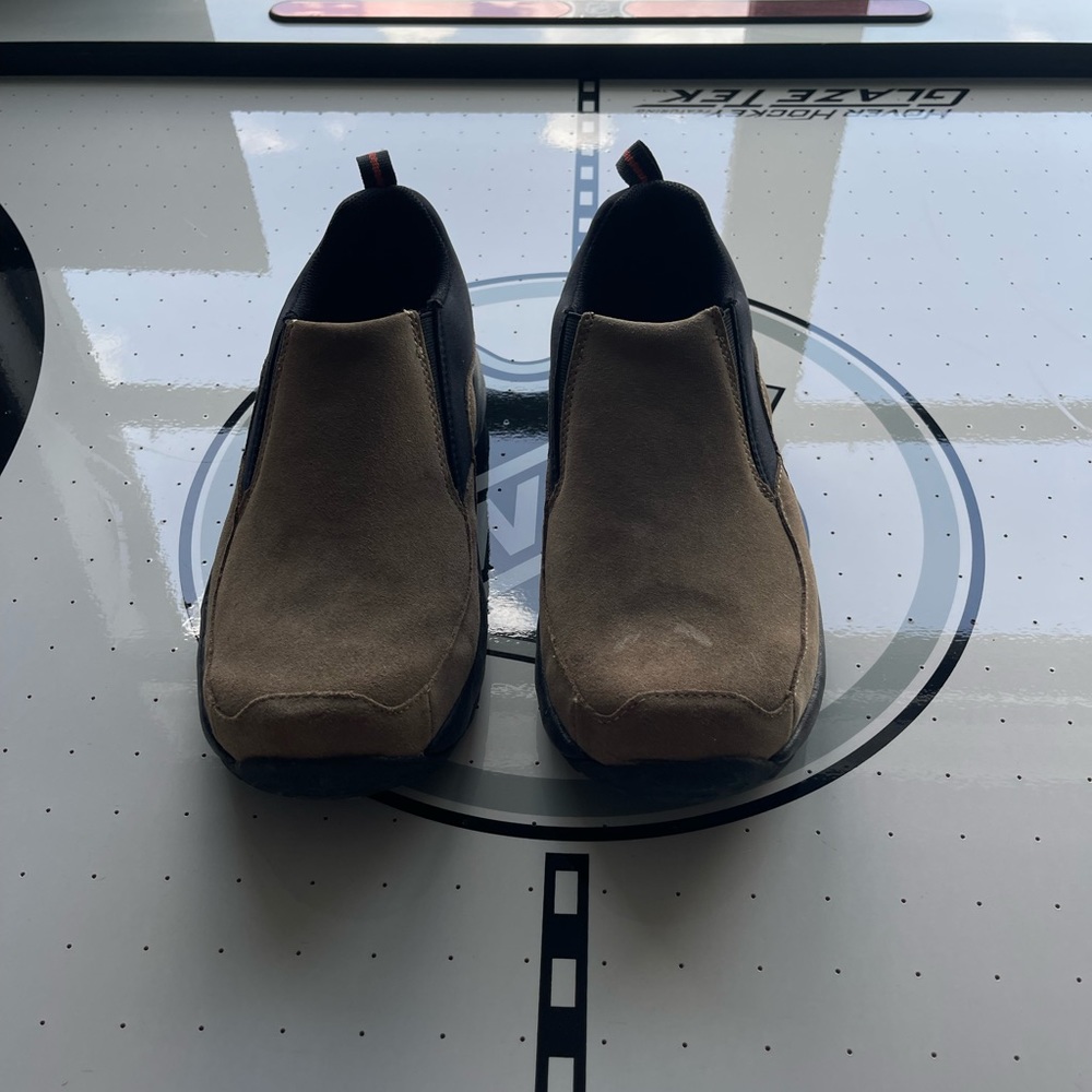 Womens size 9 work shoe
